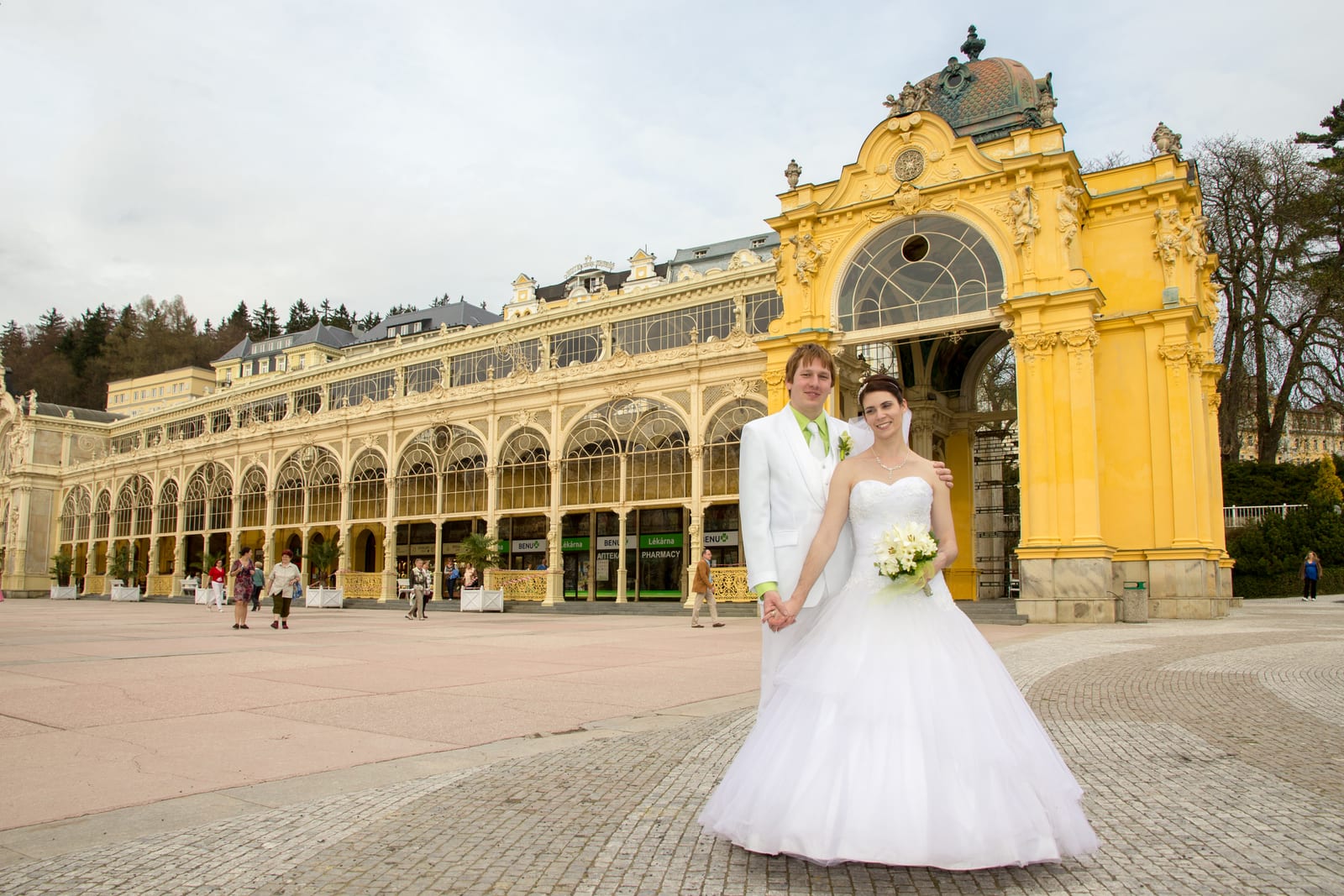 Wo Brautpaare gehen — ein Bildführer durch Marienbads Hochzeitsorte